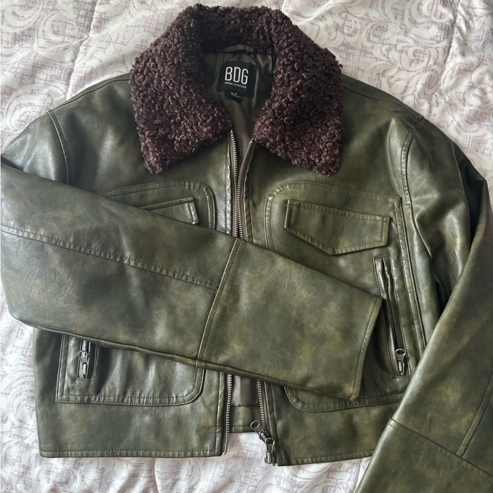 Urban Outfitters BDG Janine Faux Leather Cropped Aviator Jacket Fur Collar